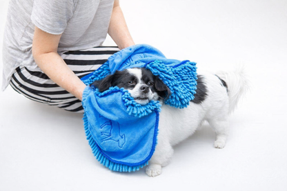 ApexDry™ Ultra-Absorbent Microfiber Dog Towel with Hand Pockets (35" x 15")